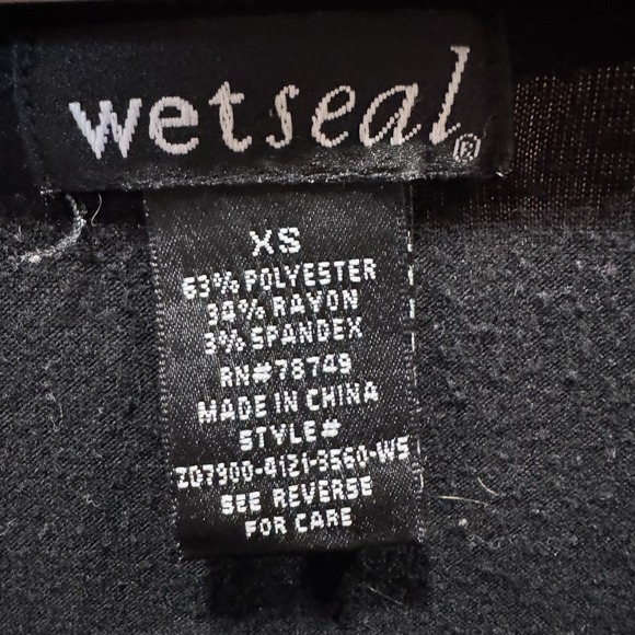 VTG Wet Seal XS Black Sequin Top Cap Sleeve Sparkle Stretch Tee Party Club Shirt - Picture 5 of 5